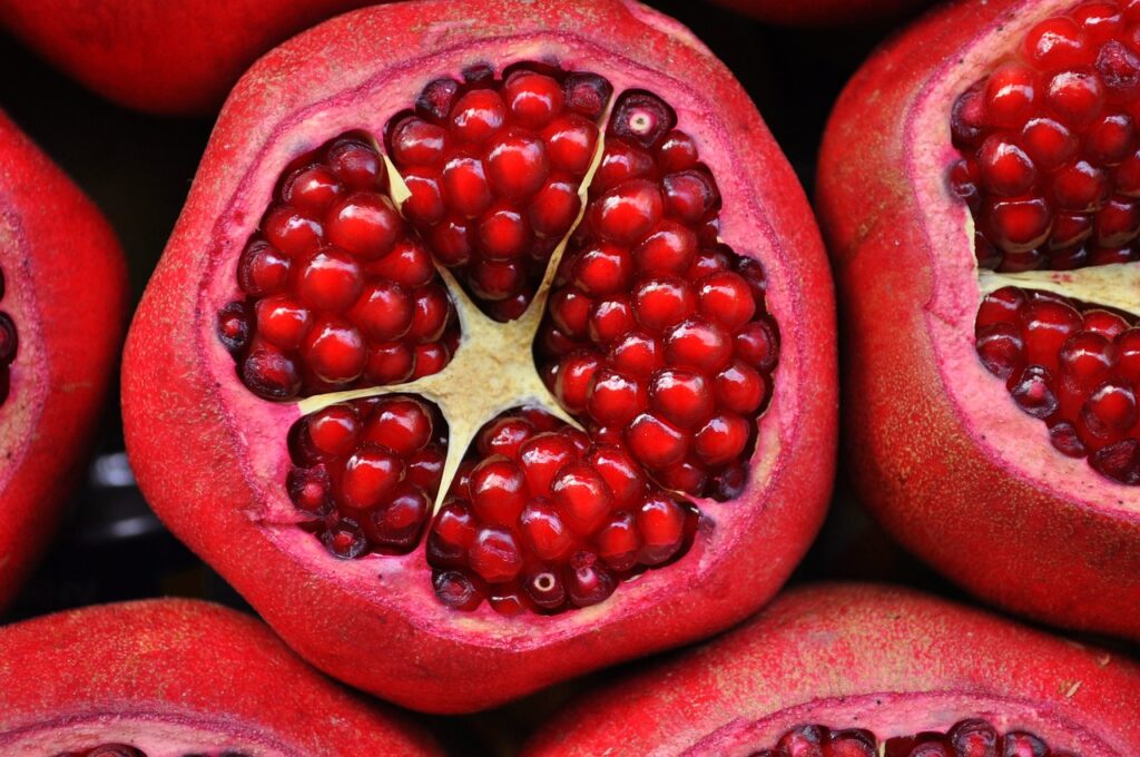 food rescue of pomegranates, fruits, food-3383814.jpg